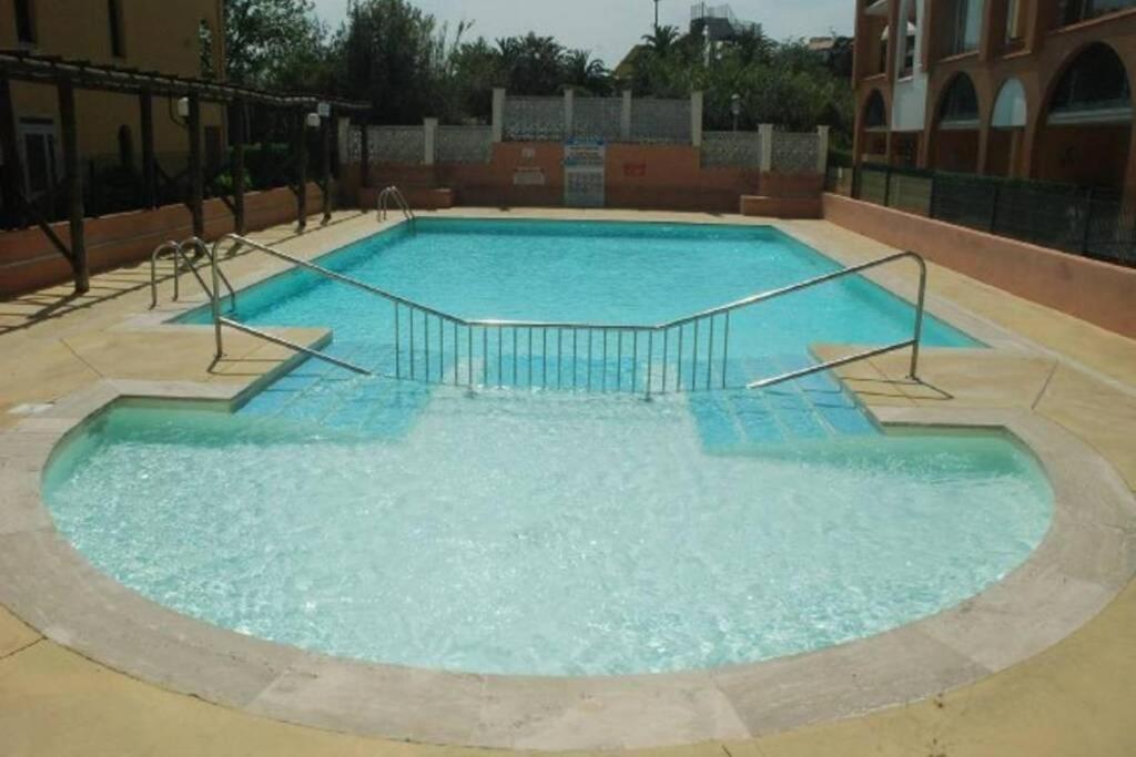 Joli studio rénové avec WIFI parking piscine Agde Esterno foto